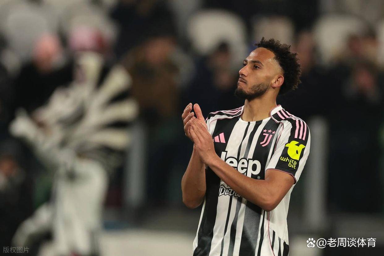 尤文图斯球员在比赛中突破对手防线,连续绝杀几次