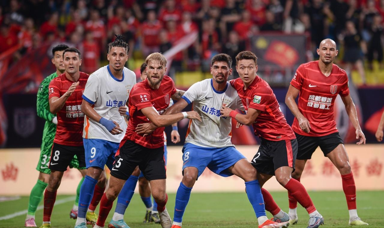 关于足球运动风起云涌，各路球队纷纷登场的信息