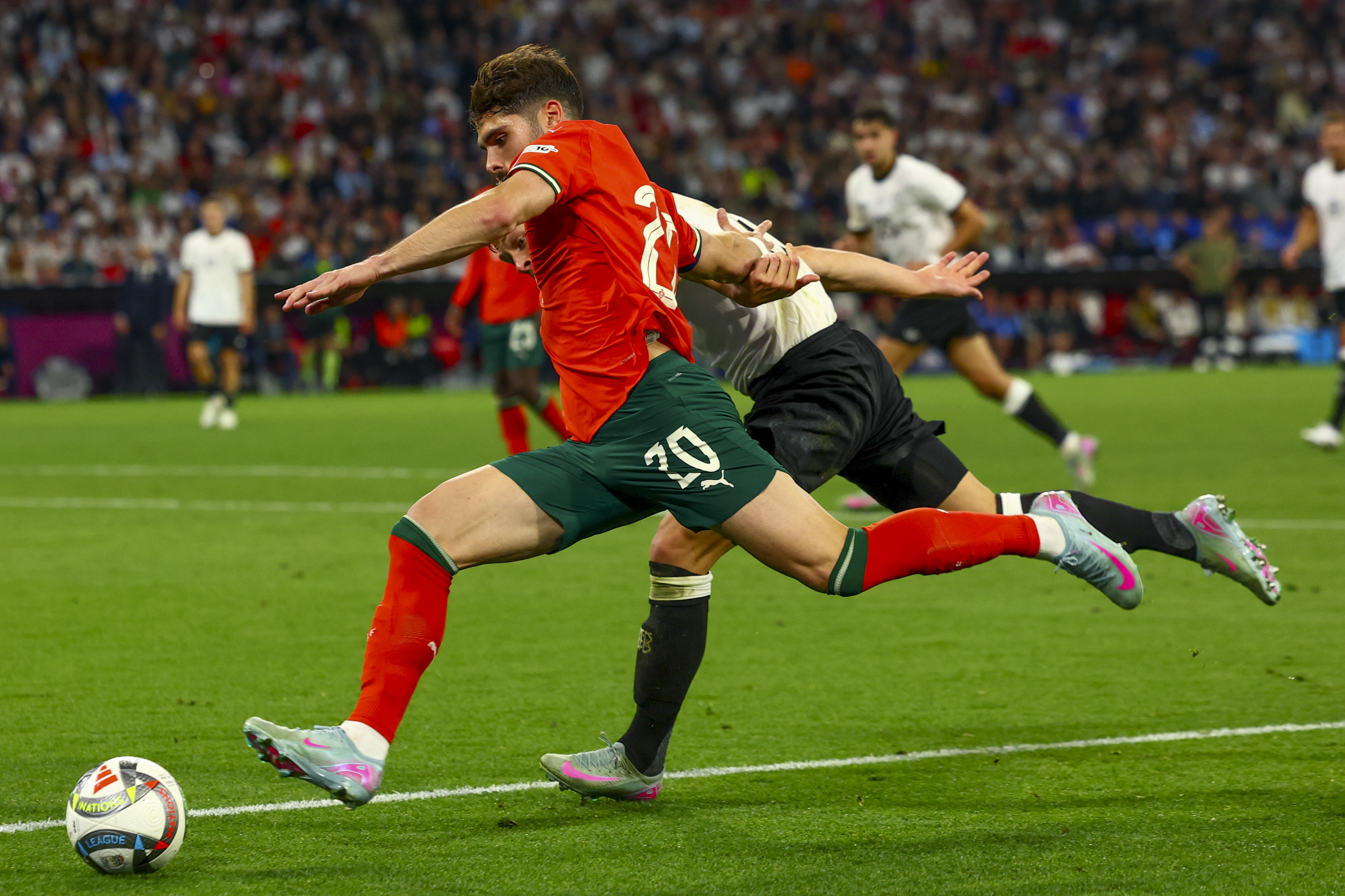 包含欧洲国家队备战决赛圈，实力强大引关注的词条