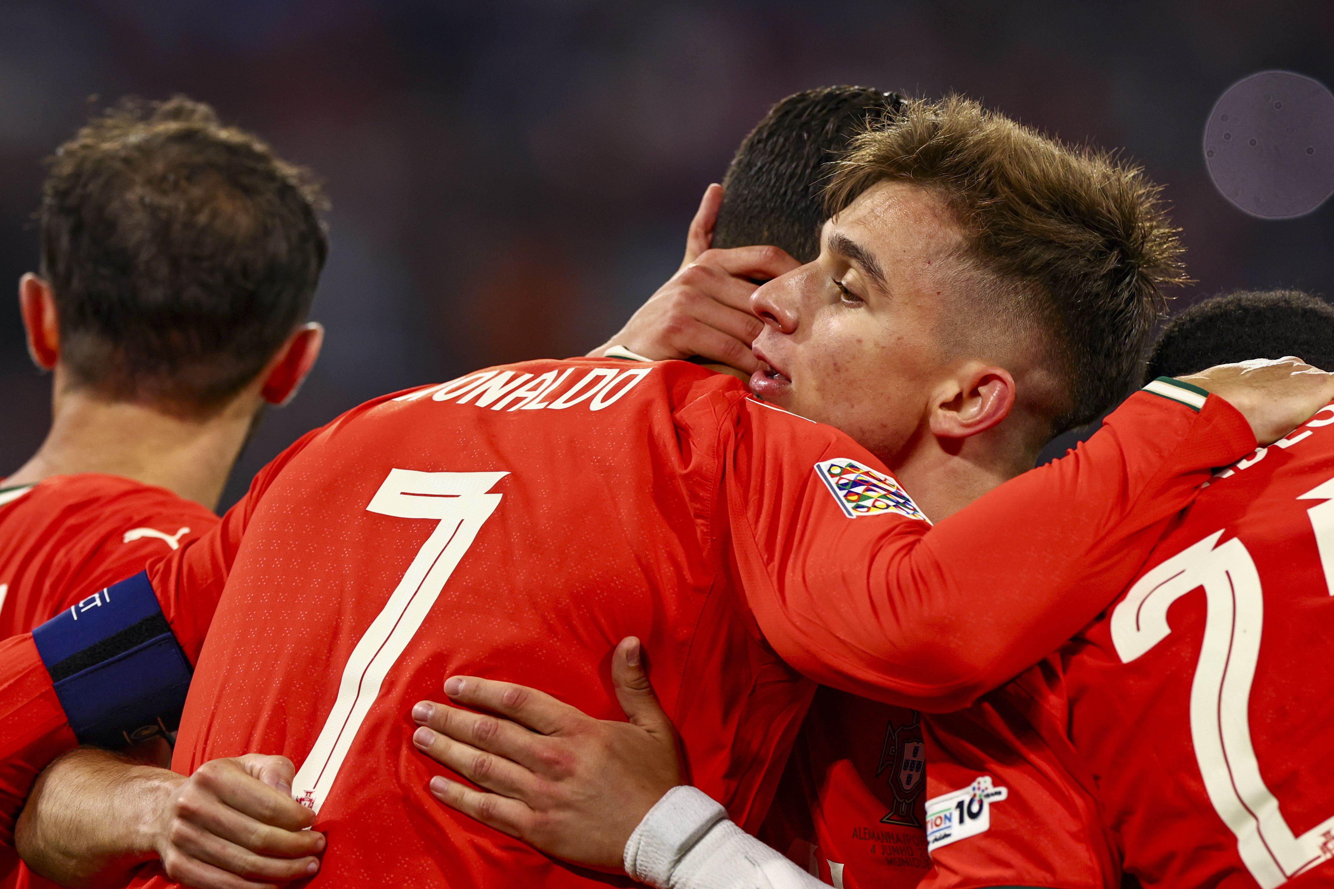 包含葡萄牙队险胜克罗地亚，晋级欧国联四强的词条