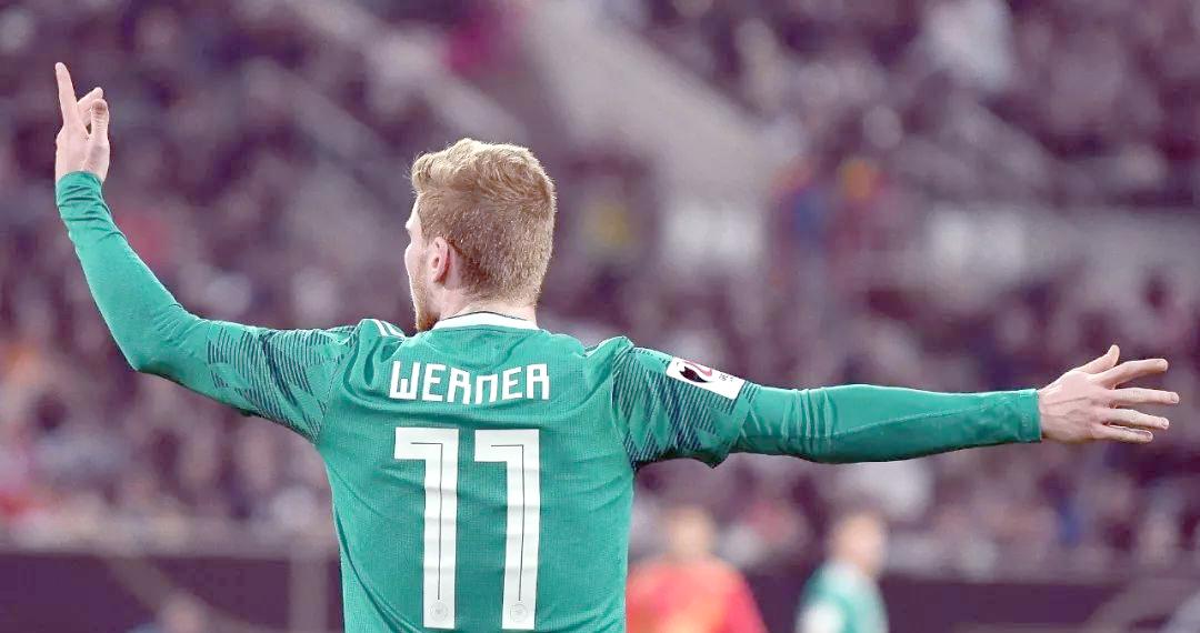 莱比锡红牛宣布签下巴塞罗那前锋，引发球迷狂热(莱比锡红牛vs巴黎)