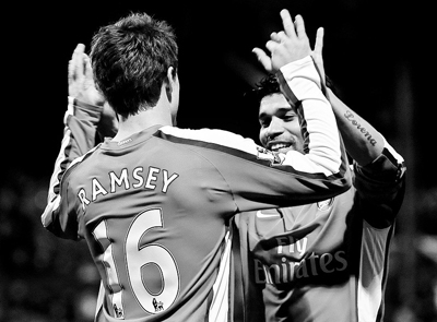 吉普斯夺取关键进球，助球队客场大捷的简单介绍